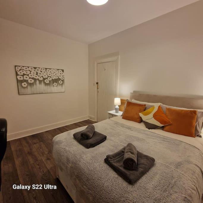 4 Bed Park View House-free Parking - Sleep 8 Holiday home *