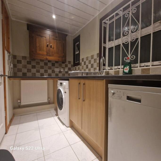 4 Bed Park View House-free Parking - Sleep 8 * Plymouth