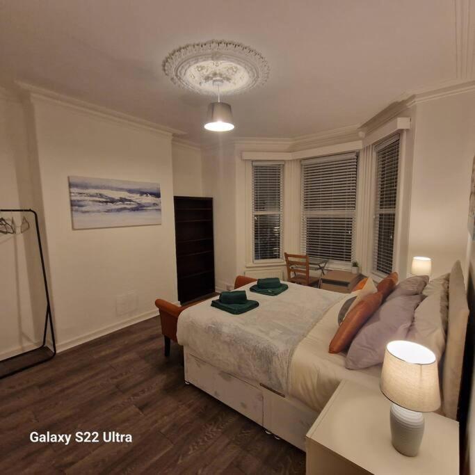 Holiday home 4 Bed Park View House-free Parking - Sleep 8 Plymouth