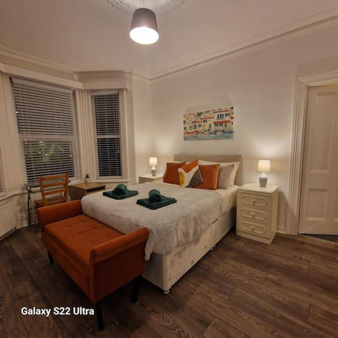 4 Bed Park View House-free Parking - Sleep 8 * Plymouth